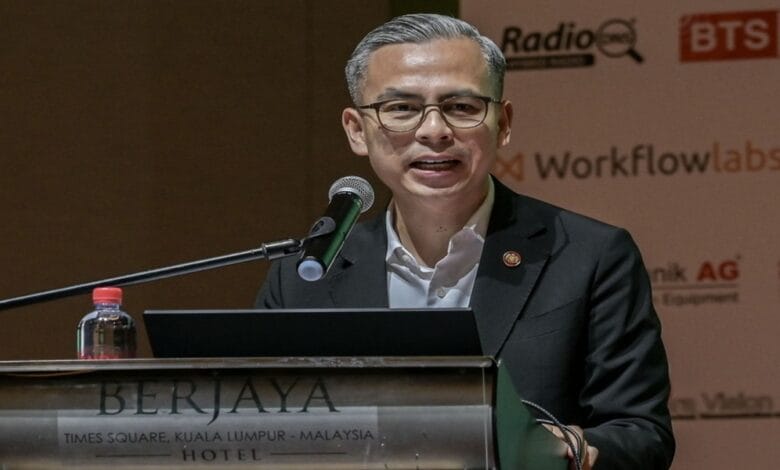 DATUK FAHMI FADZIL - Wilayah.com.my
