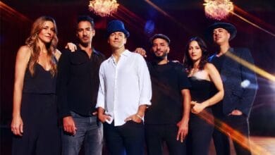 jason mraz - Wilayah.com.my Six performers posing on a lit stage under colorful spotlights, wearing black and white outfits.