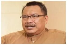 muhd zuhdi marzuki - Wilayah.com.my Man with glasses speaking, wearing a brown shirt, in a close-up shot.