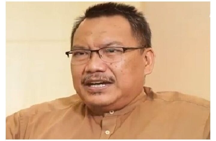 muhd zuhdi marzuki - Wilayah.com.my Man with glasses speaking, wearing a brown shirt, in a close-up shot.