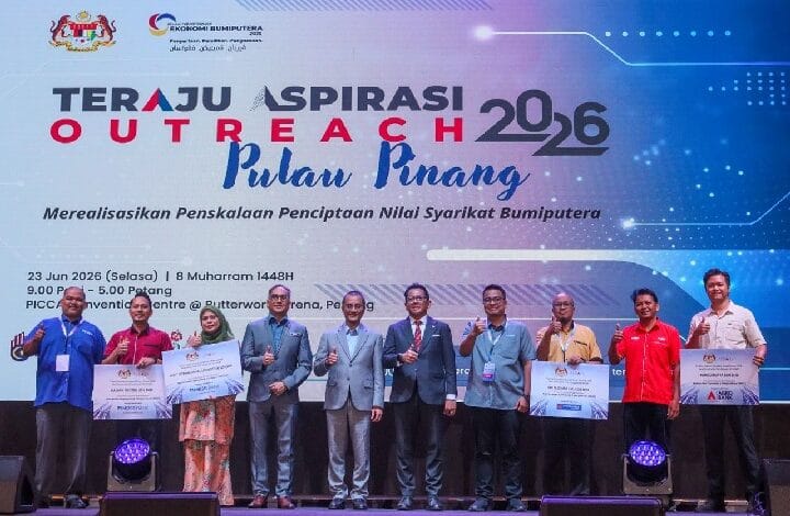 Group of people on a stage posing with certificates in front of a banner reading Teraju Inspirasi Outreach 2026 Pulau Pinang.