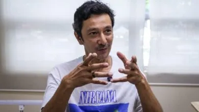 qi razali 2 - Wilayah.com.my Man wearing a Nirvana t-shirt gesturing with his hands while speaking in a bright room